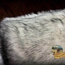 Fur Accents Faux Fur Throw Blanket/Black Tip Russian Wolf - thumbnail 3