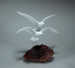 Seagull Duo Sculpture By John Perry 9In Wing-Span On Burlwood Base. Signed - thumbnail 1