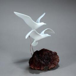 Seagull Duo Sculpture By John Perry 9In Wing-Span On Burlwood Base. Signed - thumbnail 2