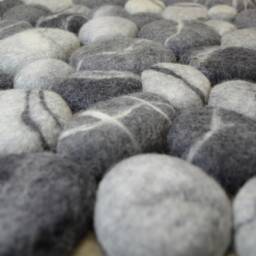 Felt Stone Rug, Gray Pebble Carpet, Soft Wool Decor - thumbnail 4