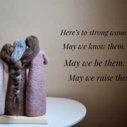 Three Generations Women Needle Felted Figures - Mother Daughter Grandmother Trio Mini Statue Gift - thumbnail 3