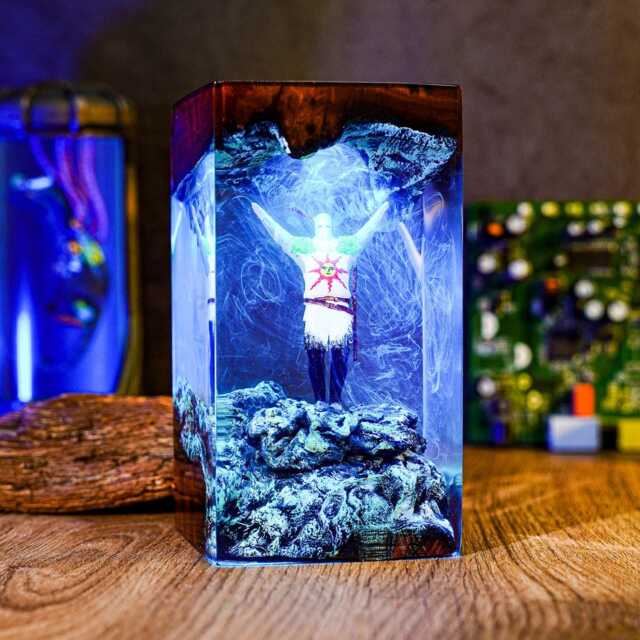 Solaire Of Astora Resin Lamp - Praise The Sun Led Light - Dark Sou/S Inspired Night Handcrafted Figurine Detailed Solar Decor - image 1