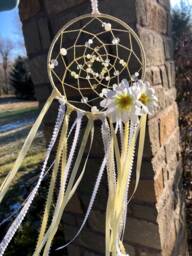 Yellow Daisy Dream Catcher, Shabby Chic Nursery Decor Wall Hanging, Boho Bedroom Decor, Pastel Glass Beaded Feather Dreamcatcher