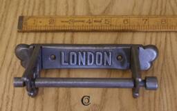 For??t London Industrial Rustic Hand Forged Vintage Toilet Roll Holder in Antique Black Iron