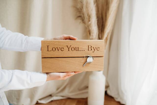 Solid Oak Key Rack Personalised Holder - image 1