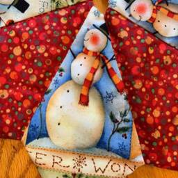 Christmas Tree Skirt, Table Top, Mini, Small, Bird, Quilted, Hearts - thumbnail 4