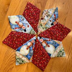 Christmas Tree Skirt, Table Top, Mini, Small, Bird, Quilted, Hearts - thumbnail 2