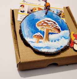 Hand-Painted Bird Christmas Ornament, Wooden Slice Decoration - thumbnail 1