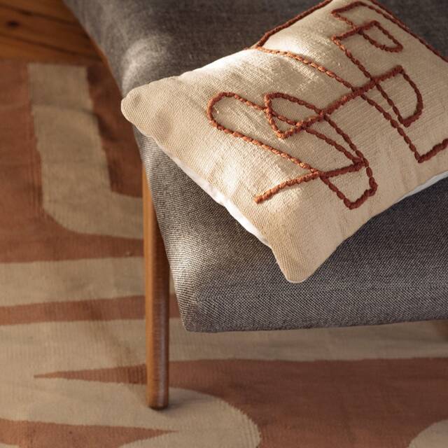 Beige Contemporary Kilim Throw Pillow - Decorative Lumbar Pillowcase Set Cotton Covers For Sofa Bed Abstract Housewarming Decor - image 1