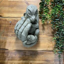 stone Garden Baby Dragon in Hand Wall Plaque Hanging Concrete Ornament - thumbnail 4