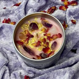 Self Care Candle, Floral Musk Scent, Rose Quartz & Amethyst Crystals - thumbnail 3