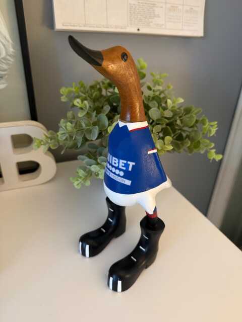 Glasgow Rangers Fc - Hand-Painted Wooden Duck - 2025-2026 Design Approx. 25cm - image 1