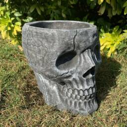 stone Garden Large Gothic Skull Planter Plant Pot Black/White Concrete Ornament - thumbnail 2