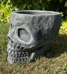stone Garden Large Gothic Skull Planter Plant Pot Black/White Concrete Ornament - thumbnail 1
