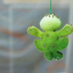 Felt Ornament, Christmas Wool Frog Tree Holiday Decor - thumbnail 3