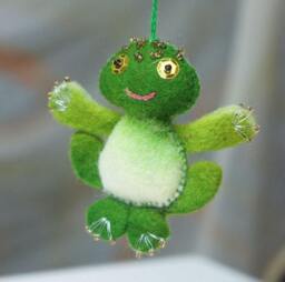 Felt Ornament, Christmas Wool Frog Tree Holiday Decor - thumbnail 1