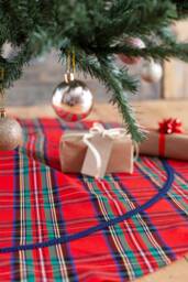Royal Stewart Tree Skirt With Navy Trim, Red Plaid Tartan Skirt, Red Stewart Skirt, Christmas Skirt