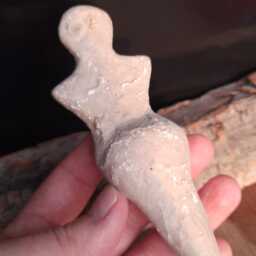 Handcrafted Terracotta Neolithic Venus Statue Beak-Face Goddess Sculpture - thumbnail 2