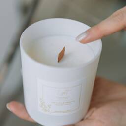 Coconut Wax Candle With Essential Oils - Harmony & Balance - thumbnail 2