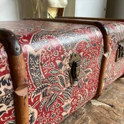 William Morris Upcycled Steamer Trunk - Red Floral Coffee Table Toy Chest Storage Furniture _ Morrisinrb - thumbnail 3