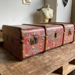 William Morris Upcycled Steamer Trunk - Red Floral Coffee Table Toy Chest Storage Furniture _ Morrisinrb - thumbnail 2