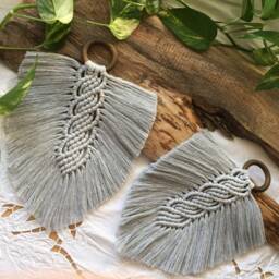 Light Grey Feather Wall Hanging - Tapestry Art Bohemian Bedroom Living Room Scandi Home Interior D??cor - thumbnail 3
