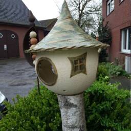 Handpotted Unique Bird Feeder Ceramics - Outdoor Frostproof, Modern Garden Decoration, Gift For Bird Lovers in 3 Sizes - thumbnail 3
