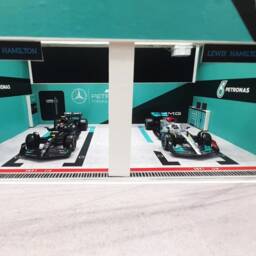 2 Formula-1 Uno Cars With Double Garage/Pit Box Lights Up Champ Factory Team 143 Xmas Christmas - thumbnail 2