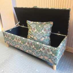 Storage Bench in William Morris Strawberry Thief Handmade Ottoman With Wooden Legs - thumbnail 3