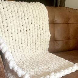 Super Chunky Knit Baby Blanket Handmade Nursery Throw - 60x90cm - thumbnail 2