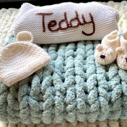 Super Chunky Knit Baby Blanket Handmade Nursery Throw - 60x90cm - thumbnail 3