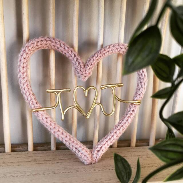 Valentines Couple Initial Gift Knitted Heart & Wire Words Personalised Wall Decor Shelf Sign Husband Wife Boyfriend Girlfriend - image 1