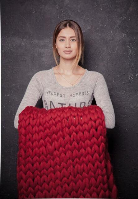 Cherry Red Chunky Knit Merino Wool Blanket, Hand-Knit Bulky Throw - image 1