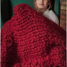 Cherry Red Chunky Knit Merino Wool Blanket, Hand-Knit Bulky Throw - thumbnail 3