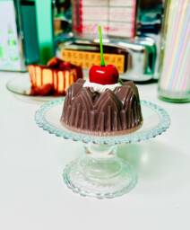 Mini Chocolate Jelly Cake Fake Food Dopamine Decor Quirky Funky Kitschy Retro Pop Art - thumbnail 1