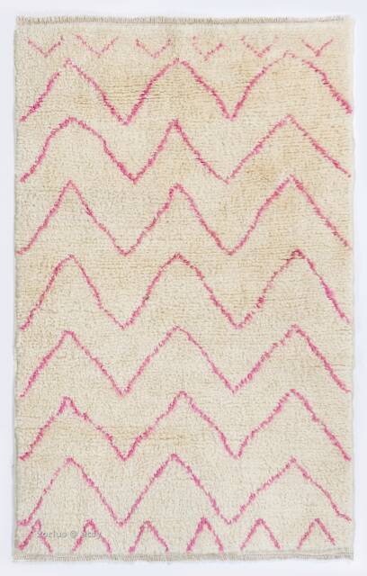 Handmade Beni Ourain Rug Beige Wool With Pink Geometric Design - image 1