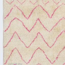 Handmade Beni Ourain Rug Beige Wool With Pink Geometric Design - thumbnail 4