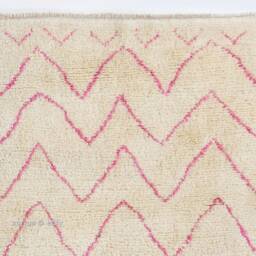 Handmade Beni Ourain Rug Beige Wool With Pink Geometric Design - thumbnail 3