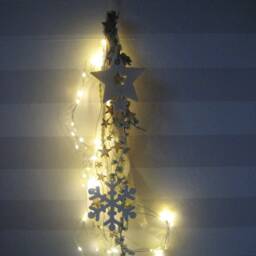Reusable Led Winter Window Decoration With Timer, Door Wreath, Battery-Operated Decoration, Wall Christmas Wreath - thumbnail 2