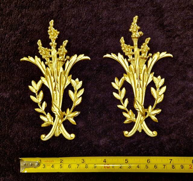 Pair Ornate Applique Gilt Or White French Style Decorative Wall Furniture Onlay Moulding Pediment Plastic Decoration - image 1