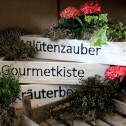 Blumenkasten Aus Massiven Holz Mit Schriftzug - H??bsche Blumenkisten F??r Balkon, Garten Oder Im Haus - thumbnail 4