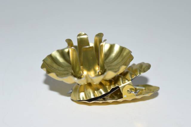 Gold Metal Clip On Party Chime Candle Holder -