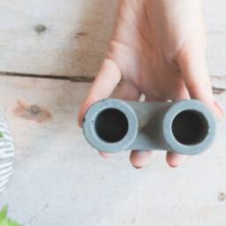U Shaped Concrete Candlestick Holder - Modern & Versatile Home Decor - thumbnail 3