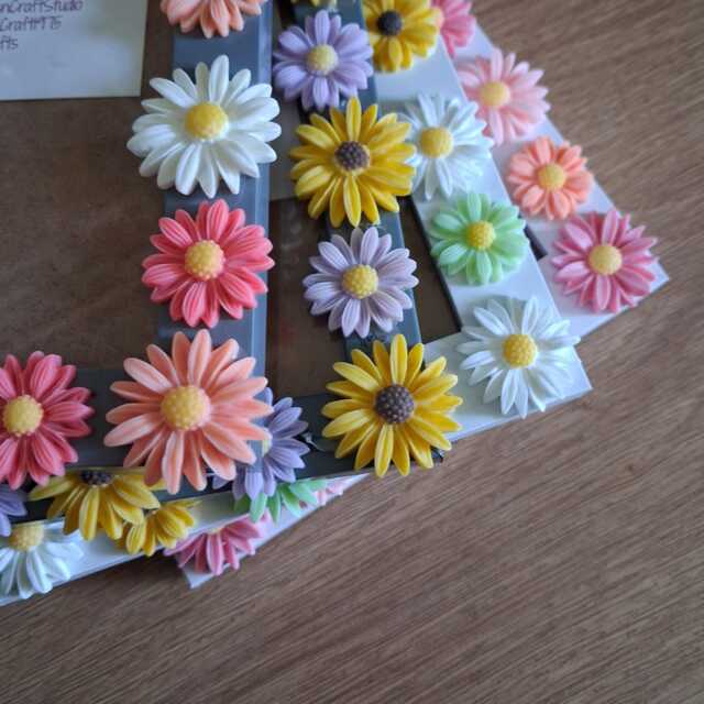 Colourful 3D Resin Daisy Flatback Photo Frame 4 X 6 Inches - image 1