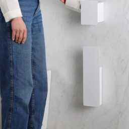 White Toilet Paper Holder, Modern Minimalist Bathroom Storage, No Drilling Toilet Roll Currato - thumbnail 2