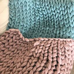 Handmade Chunky Knit Vegan Blanket Acrylic Giant Throw - thumbnail 2