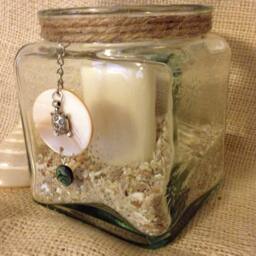 Green-Tinted Square Sun-Patterned Glass Candleholder With Metallic Sea Turtle & Shell Pendant - thumbnail 2