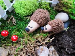Set Of 2 Miniature Mama & Baby Porcupines - Fairy Garden Animals - thumbnail 1