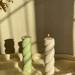 Marshmallow Twist Candle - Soy Wax Decorative Pastel Aesthetic Home Decor Handmade Mother's Day Gift - thumbnail 3