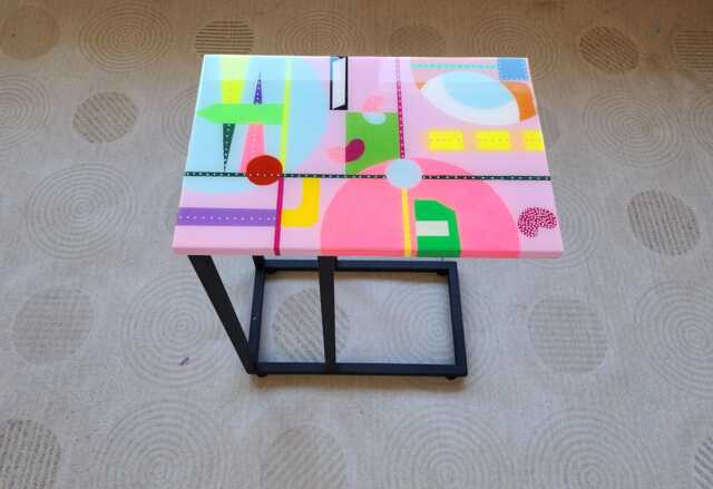 Pink Epoxy Resin C-Shape Couch Table, Painted Pop Art Neon Accent Table - image 1